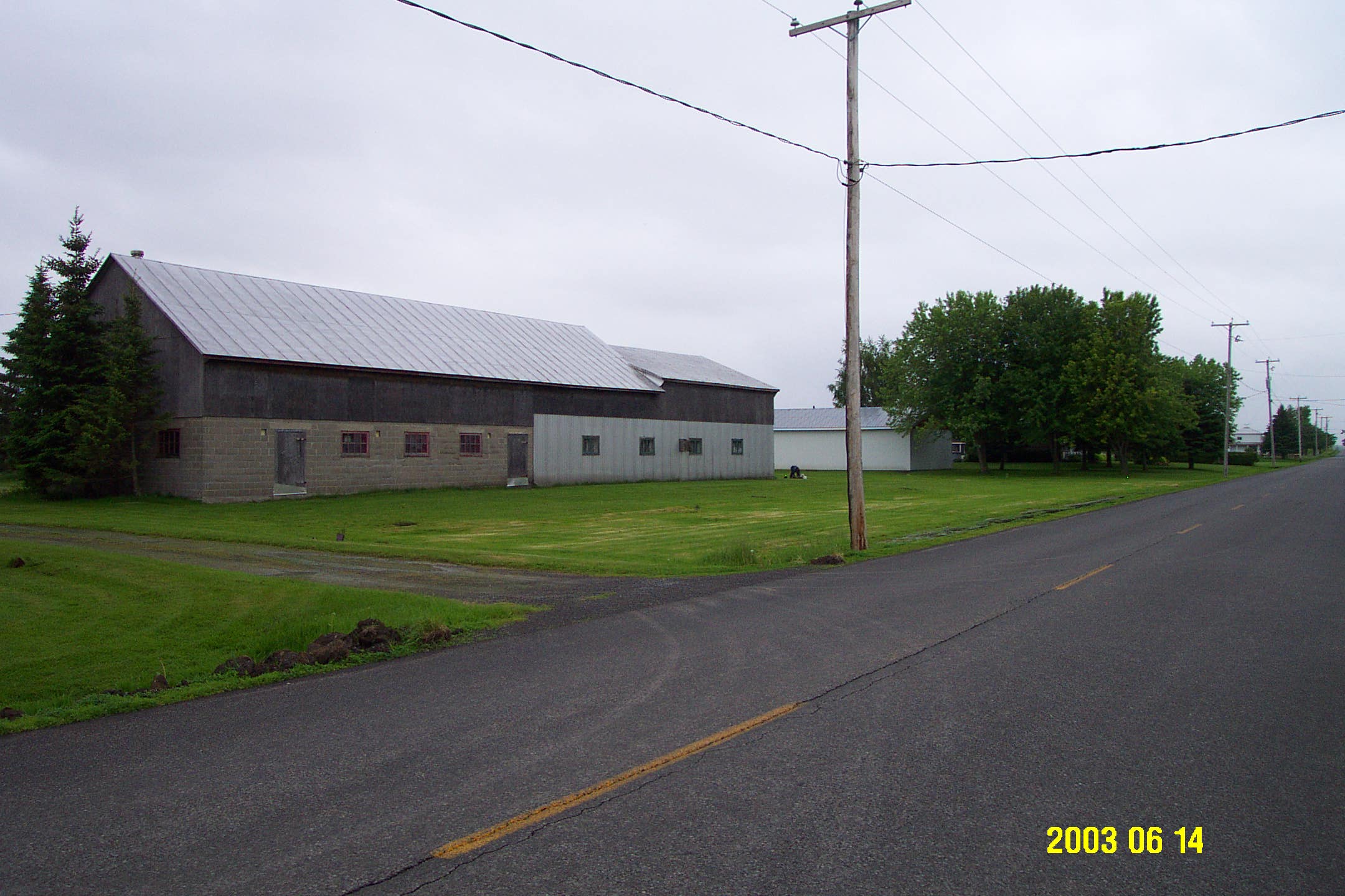 Devant de l'étable 2