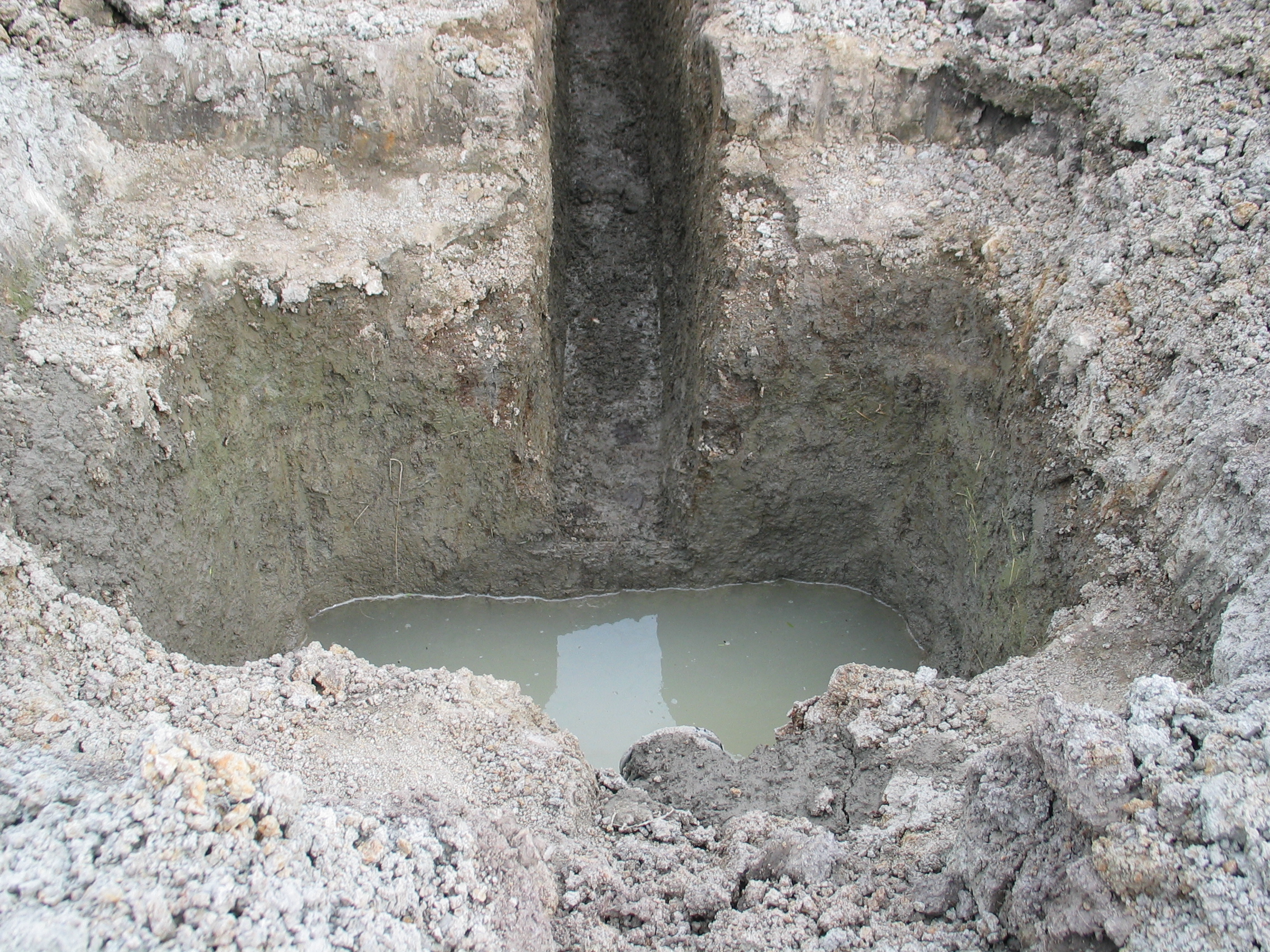 Puit de surface dans le jardin